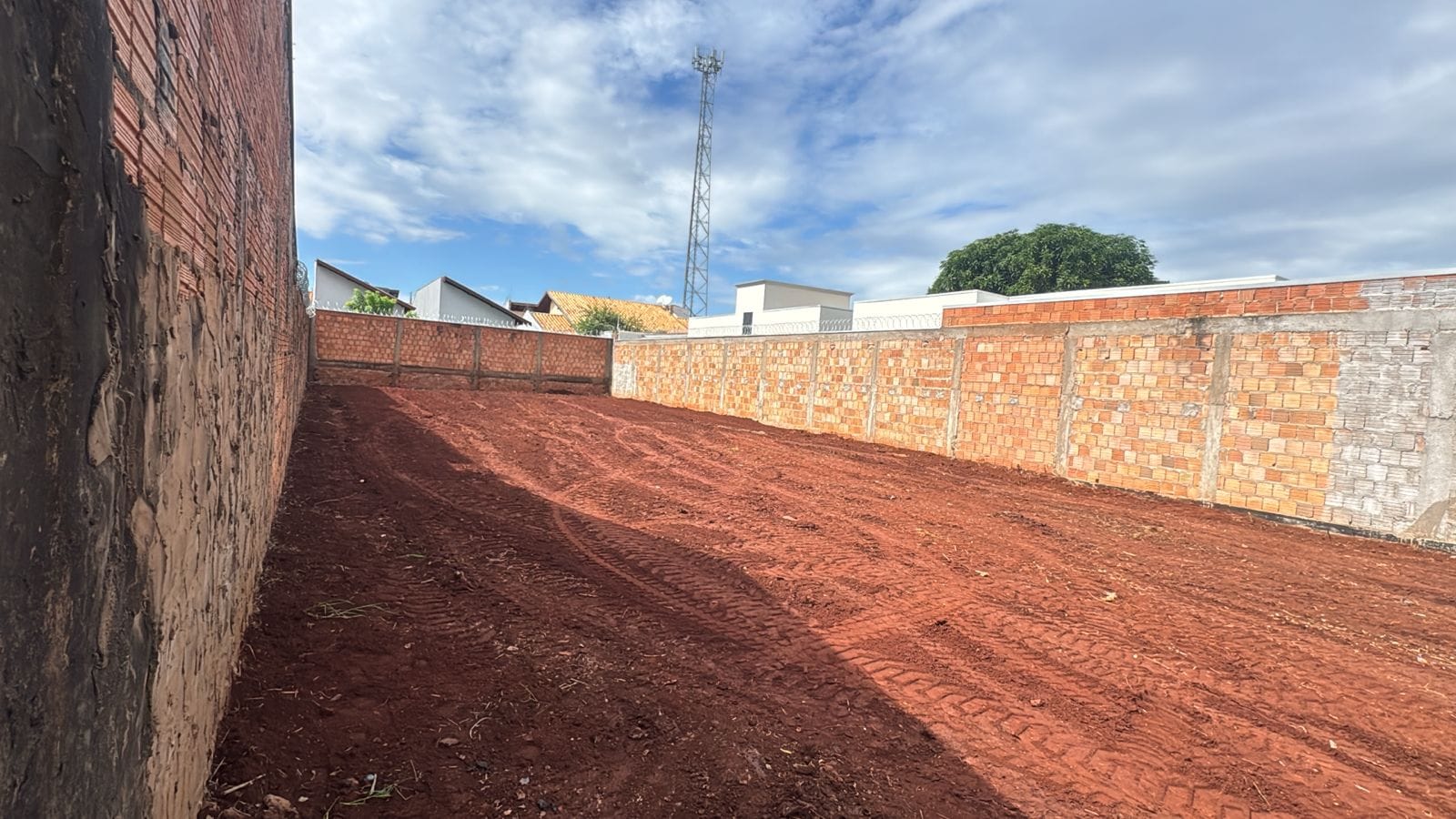 Terreno meio de quadra no Aero rancho 12x30 — foto 1