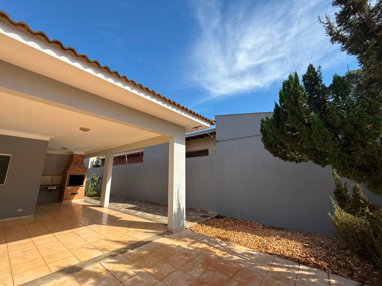 Abaixou o valor para vender: Casa Térrea C/ 04 suítes no Jd Itatiaia - Entrada só 51,6k — foto 4