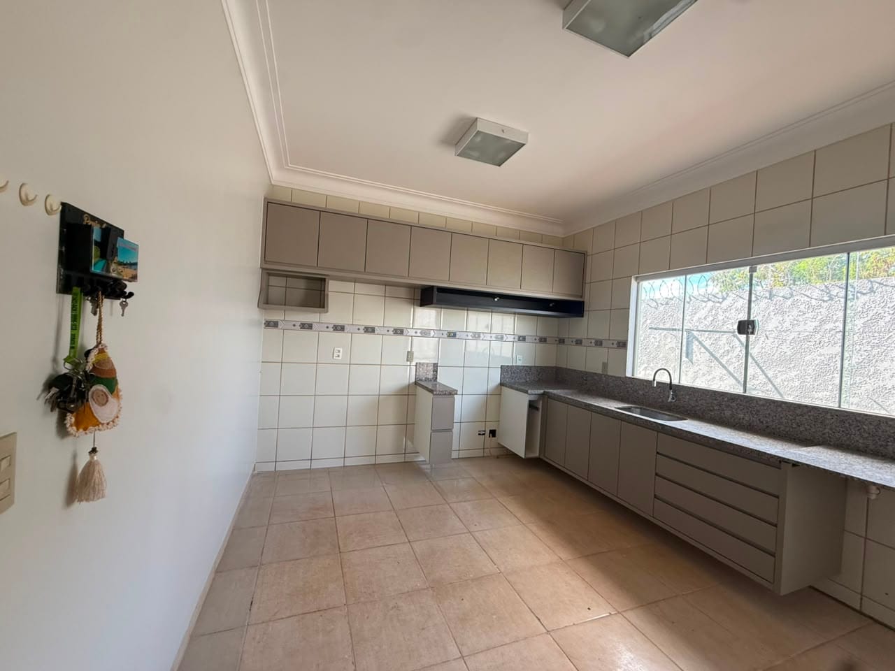 Abaixou o valor para vender: Casa Térrea C/ 04 suítes no Jd Itatiaia - Entrada só 51,6k — foto 12