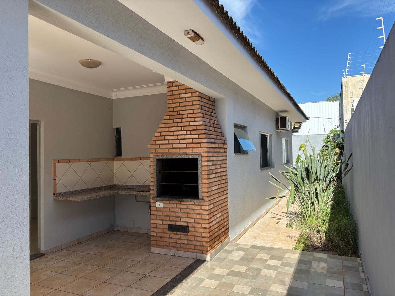 Abaixou o valor para vender: Casa Térrea C/ 04 suítes no Jd Itatiaia - Entrada só 51,6k — foto 5